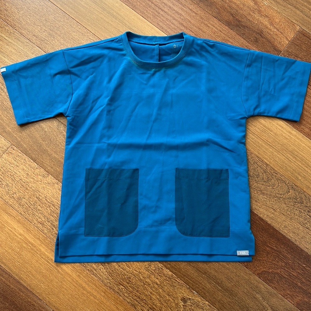 caribbean blue two-pocket scrub top